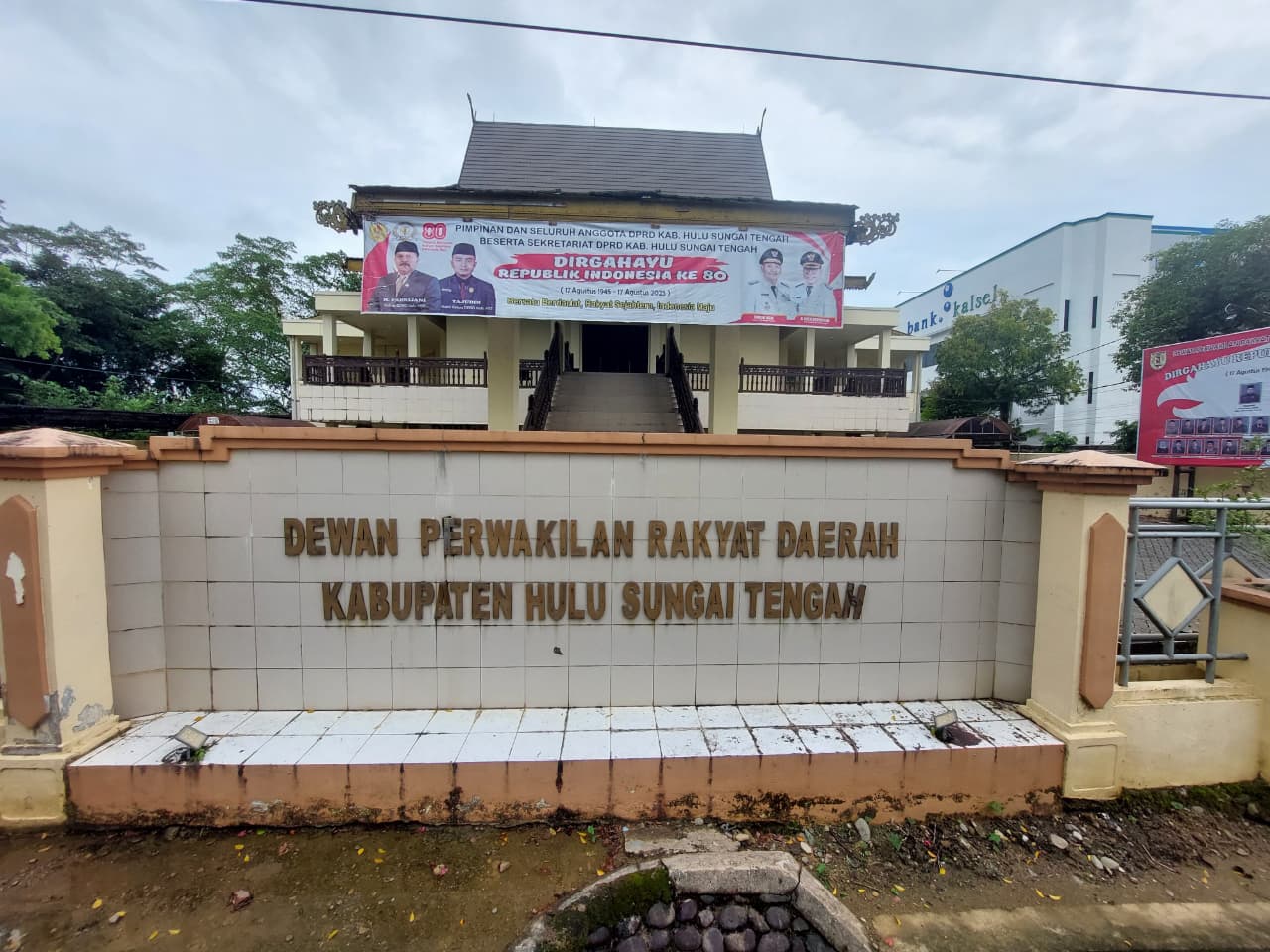 SOROTI: DPRD HST menyoroti kisruh pembagian beras Bansos di Desa Banua Budi karena aparat desa sampai dianiaya warga.