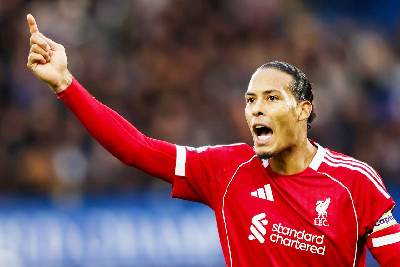DIKRITIK: Kapten Liverpool, Virgil van Dijk dapat kritik keras usai timnya ditahan imbang 1-1 oleh Sunderland, Kamis (4/12).