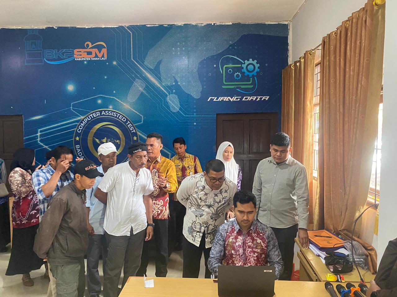 Kegiatan yang berlangsung di Aula Kantor PMD Tanah Laut ini diikuti empat bakal calon yang dinyatakan memenuhi syarat untuk mengikuti tes.