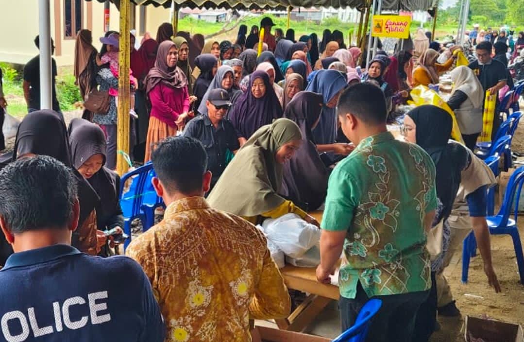 RAMAI:Aktivis pasar murah jelang natal dan tahun baru digelar Pemkab HSU di Desa Pangkalan Sari, Kecamatan Sungai Pandan, Kamis (4/12/2025).