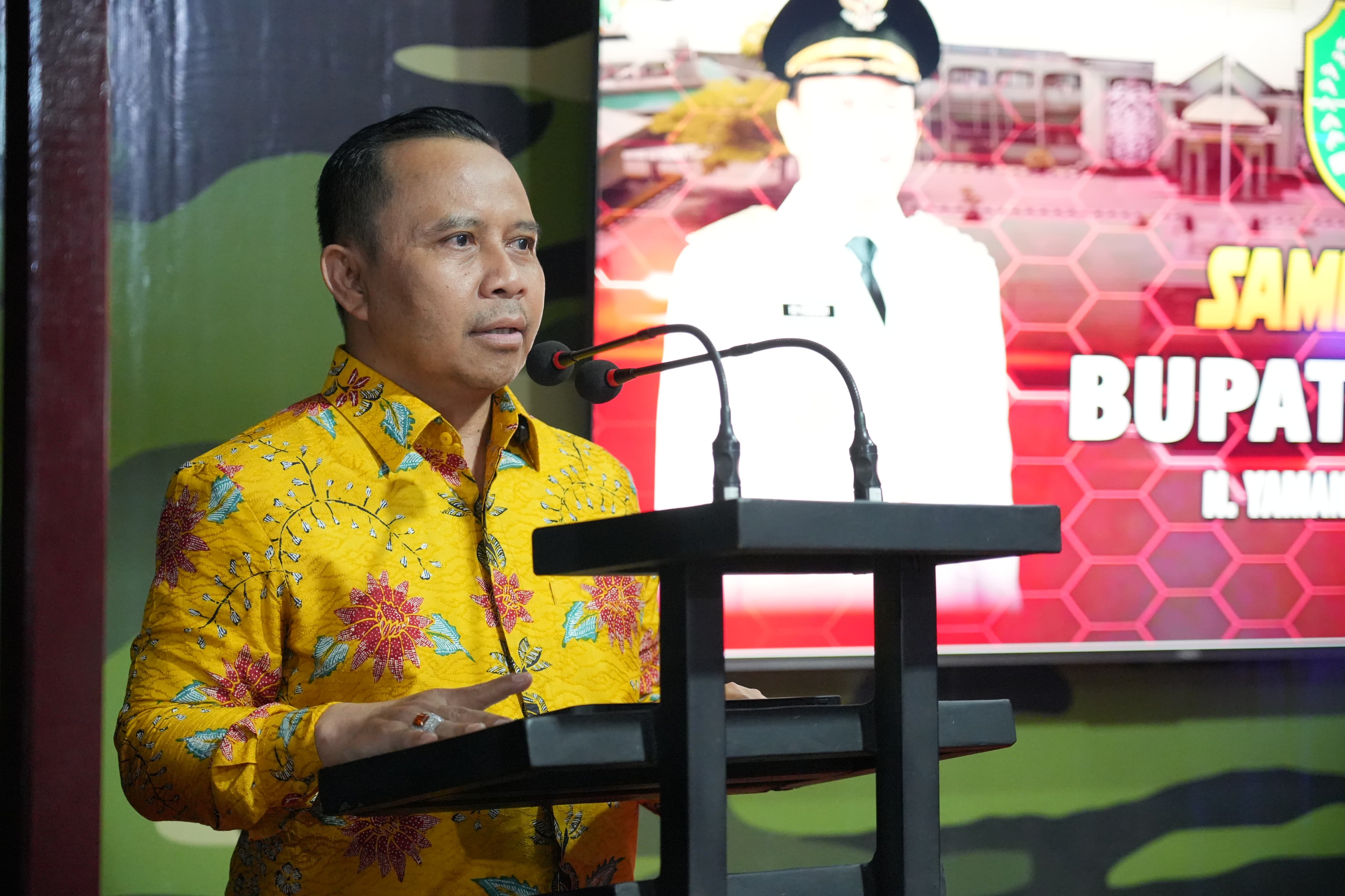 SAMBUTAN: Bupati Tapin H Yamani menyampaikan arahan di kedatangan Pangdam Tambun Bungai.