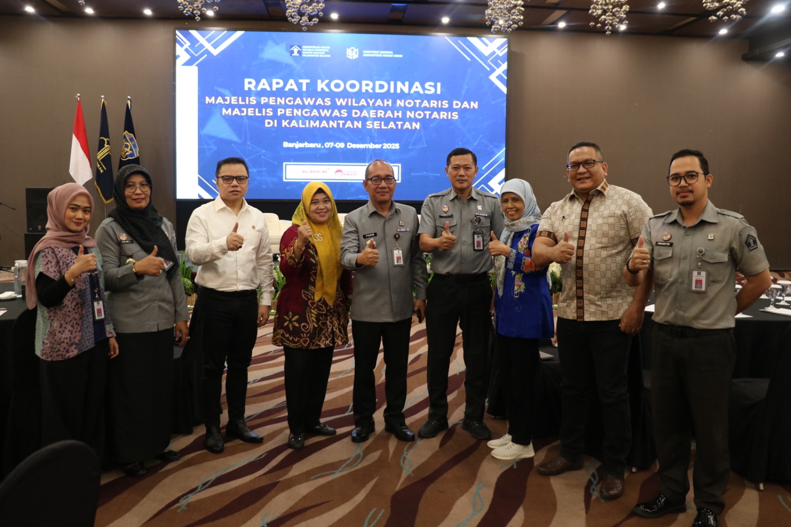 INTEGRITAS:Para anggota MPD dan MPW berfoto bersama Kepala Kanwil Kemenkum Kalsel, Alex Cosmas Pinem.Ingatkan MPD-MPW Jaga Marwah Notaris&lrm;