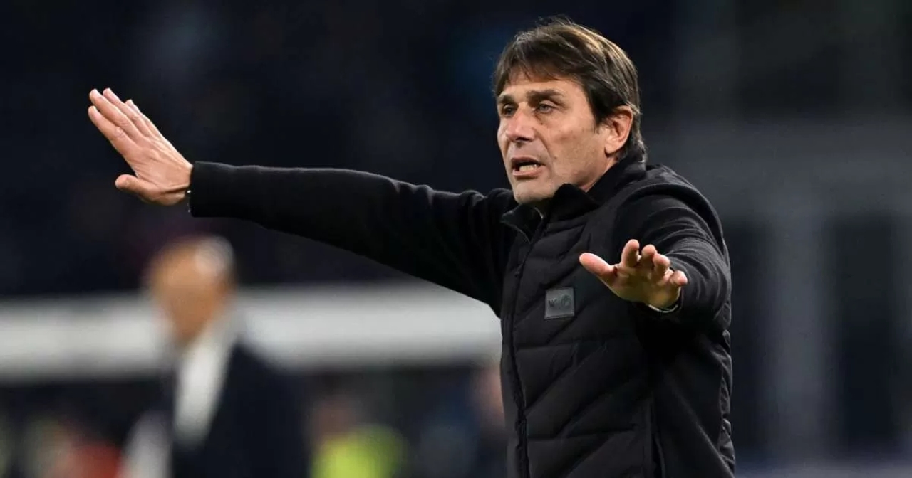 MEMUJI: Pelatih Napoli, Antonio Conte memuji timnya usai meraih kemenangan 2-1 atas Juventus pada Senin (8/12) dini hari.