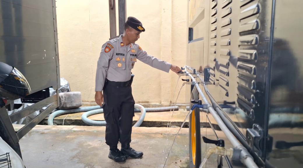 SIAPKAN: Mobil taktis Polres Banjarbaru disiapkan untuk menyediakan air wudhu jemaah Sekumpul.