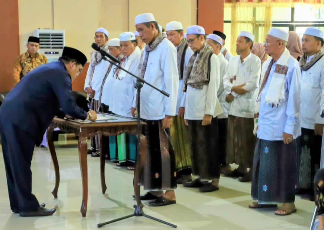 MOMEN:Bupati HSU, H Sahrujani melantik pengurus MUI Kabupaten HSU Periode 2025-2030 di Aula Dr KH Idham Chalid.
