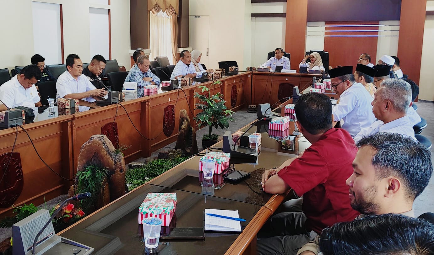 RAKOR: Kegiatan P4GN berlangsung di Aula Kejar Membangun Pemkab HSU, Rabu (10/12/2025).