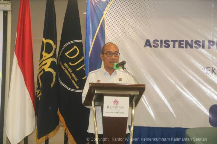SAMBUTAN:Kepala Kanwil Kemenkum Kalsel, Alex Cosmas Pinem membuka kegiatan Rakor Asistensi Program Perencanaan dan Pembentukan Perda di Rattan Inn Banjarmasin, Rabu (10/12/2025).
