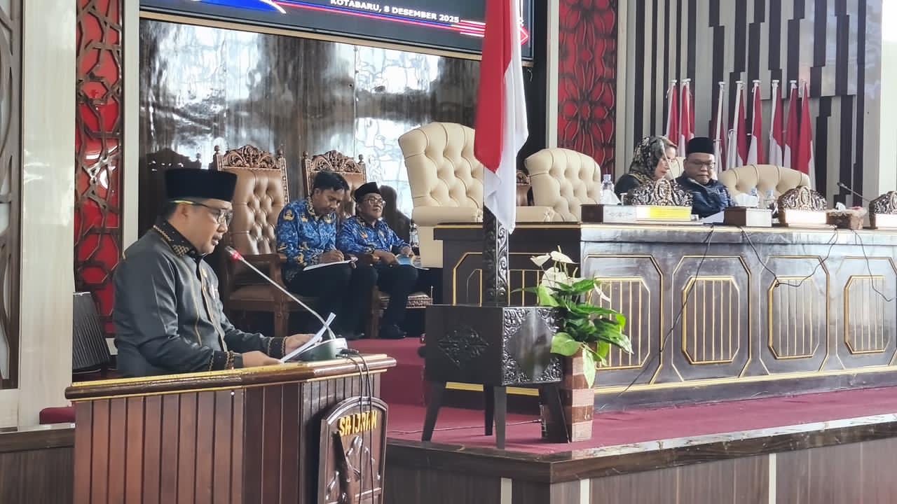 MEMAPARKAN:Wakil Ketua ll DPRD Kotabaru, Chairil Anwar menjelaskan rangkuman reses tahap lll.