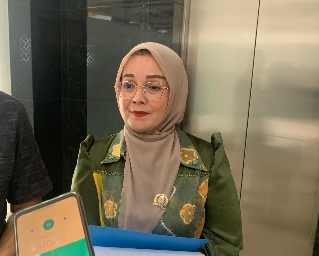 RESPONS: Ketua Komisi IV DPRD Kota Banjarmasin, Neli Listriani langsung menelusuri bantuan konsumsi untuk anak panti yang hilang dari APBD 2025.