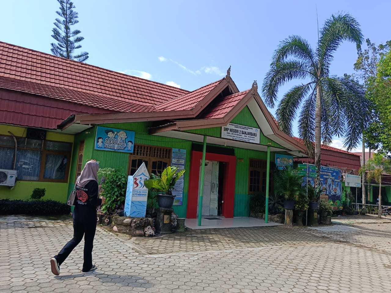 PENGINAPAN GRATIS: Salah satu sekolah yang menyediakan penginapan gratis di Banjarbaru.