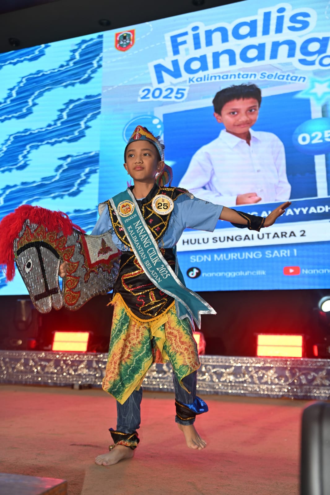 MEMUKAU: Muhammad Aldric Al Fayyadh menampilkan tarian seni kuda gipang pada ajang Nanang Galuh Cilik tingkat Kalsel tahun 2025 di Gedung Mahligai Pancasila Kota Banjarmasin.