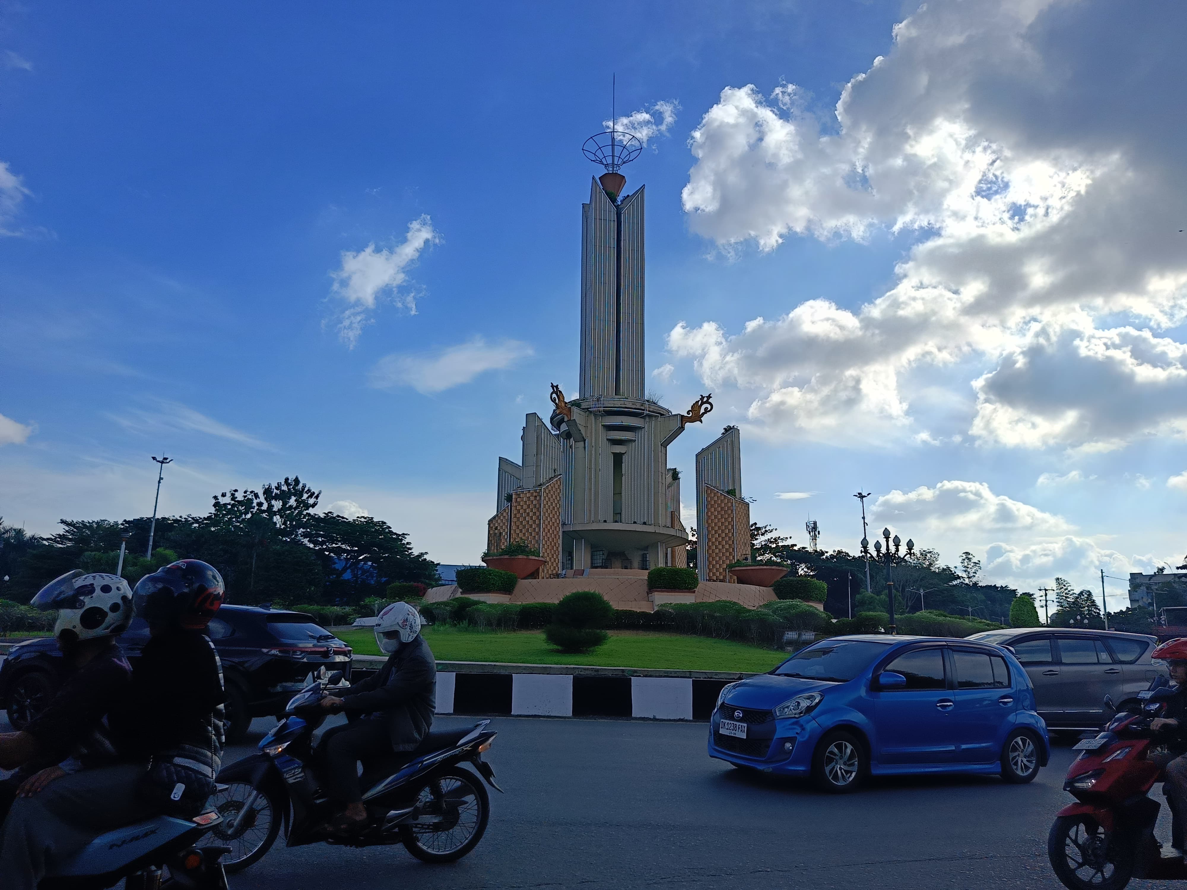 Bundaran Simpang empat Banjarbaru, salah satu landmark Ibu Kota Provinsi Kalsel.