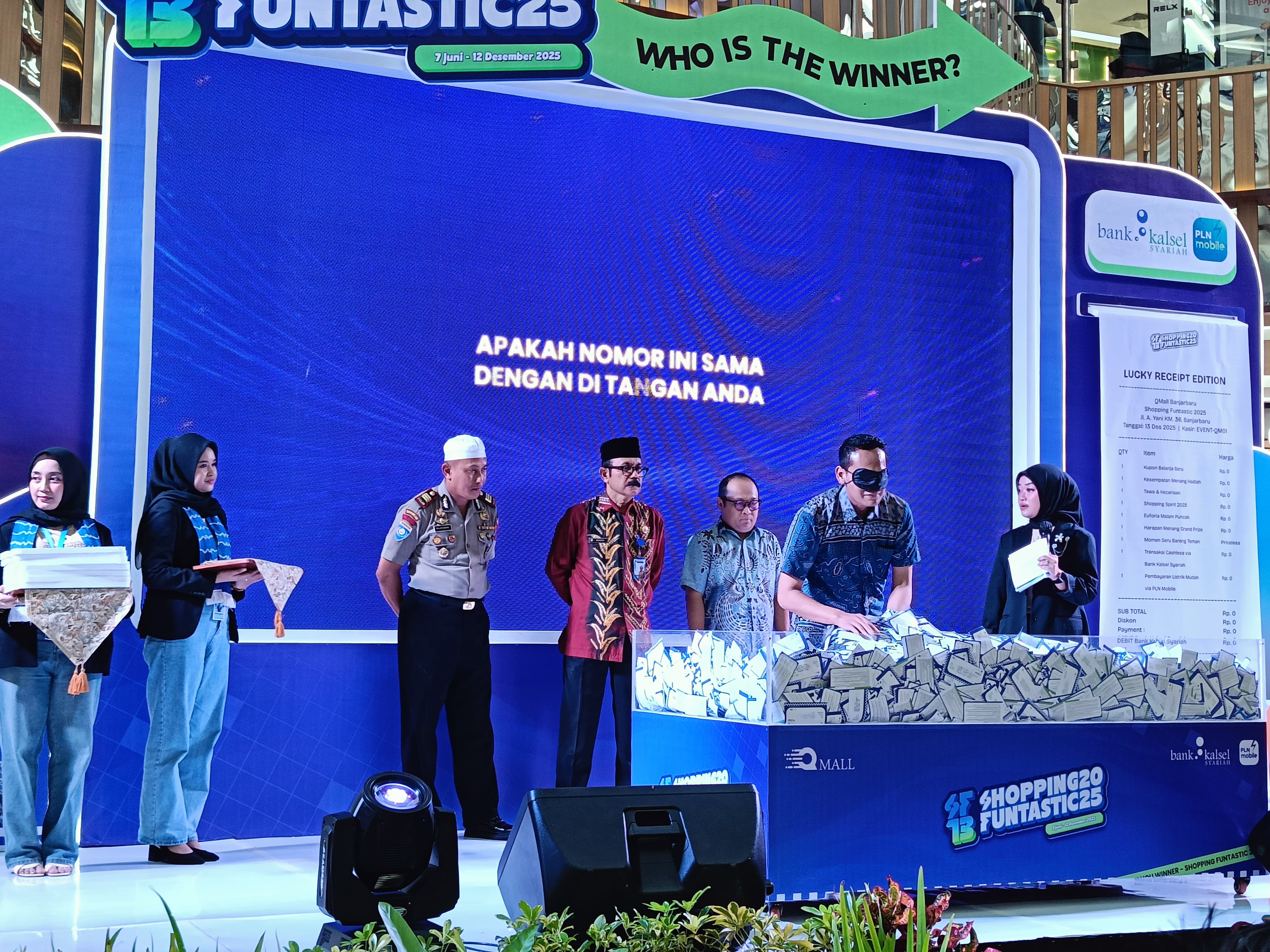 CARI PEMENANG:Q Mall Banjarbaru melakukan pengundian Shopping Funtastic 2025, Sabtu (13/12/2025).