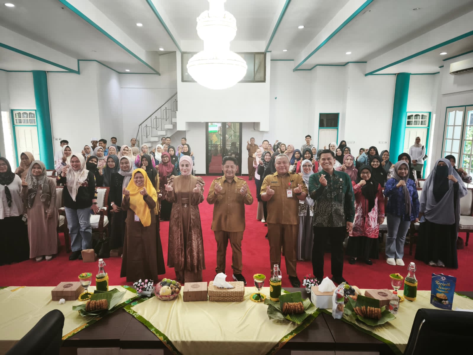 DUKUNG:Bupati Kabupaten HST, Samsul Rizal tunjukkan dukungannya kepada IKM di HST.