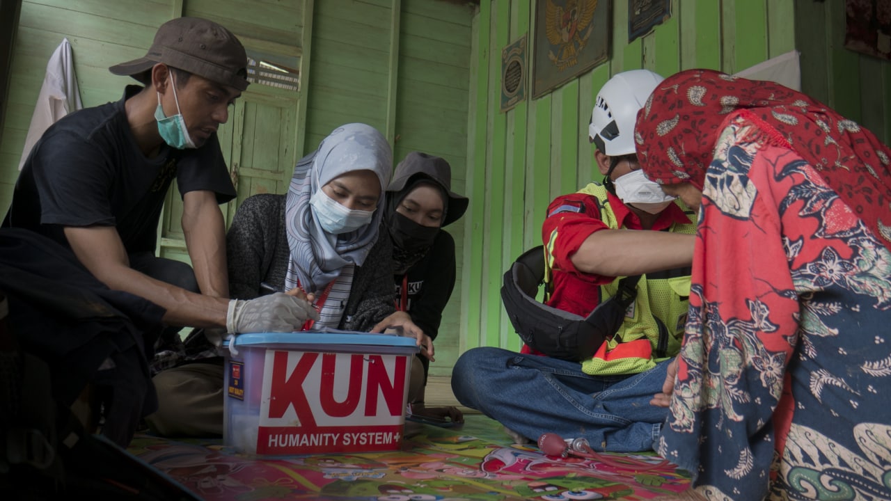 KEBENCANAAN: Volunteer KUN Tapin aktif membantu emergency respons saat kejadian bencana di Kabupaten Hulu Sungai Tengah.