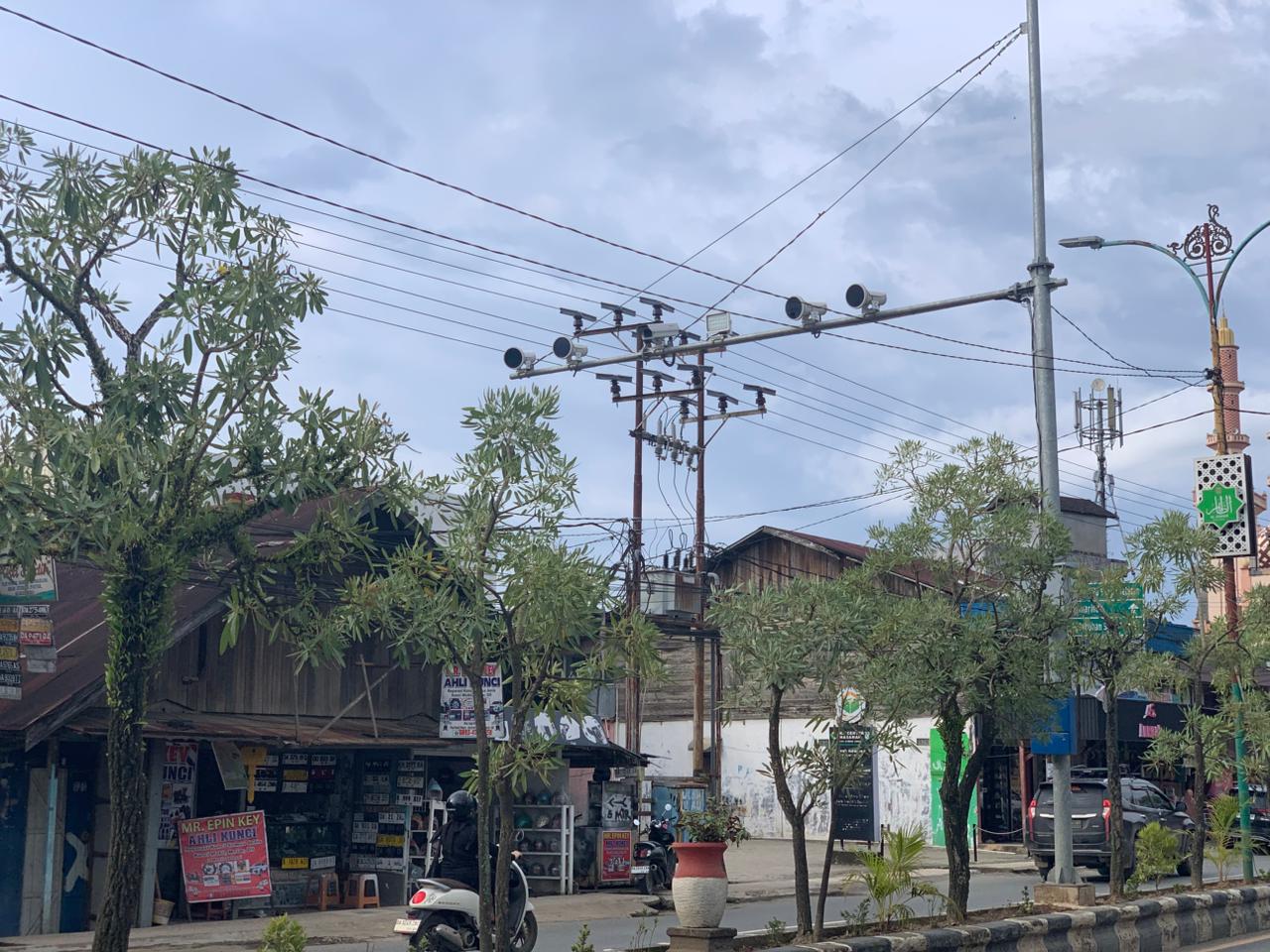 REKAM PELANGGARAN: Kamera ETLE terpasang di kawasan lampu merah Simpang Empat, Kabupaten Tanah Bumbu.