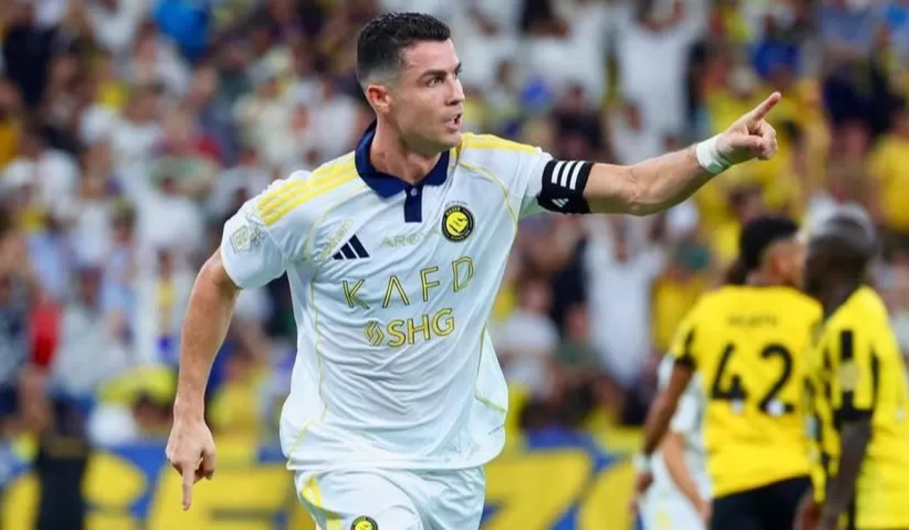 BELI SAHAM: Cristiano Ronaldo dikabarkan akan membeli sekitar 15 persen saham klub Al-Nassr dengan nilai mencapai &pound;50 juta.