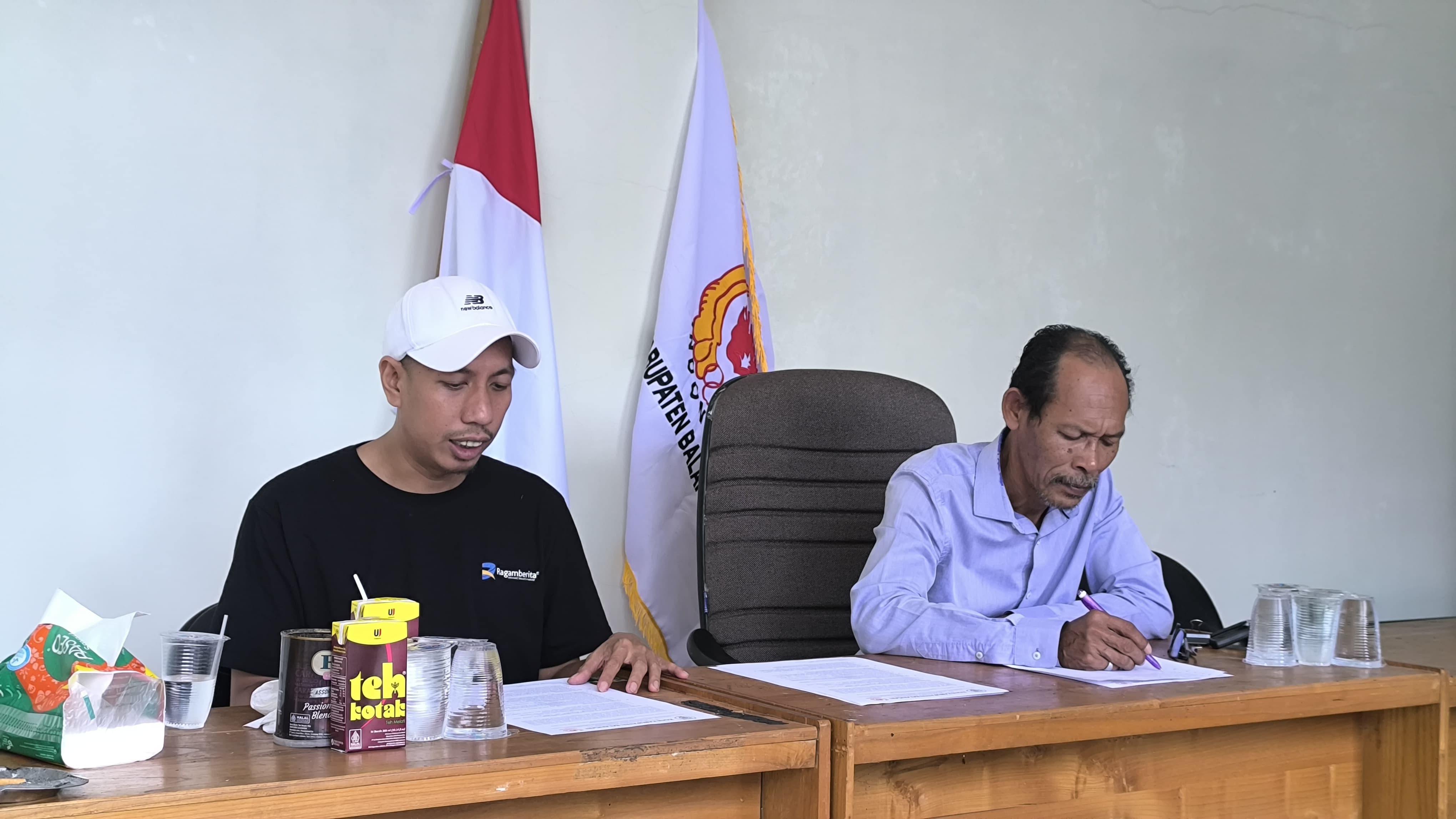 MENJELASKAN: Plt Ketua KONI Balangan, H Fakhriansyah, menjelaskan mekanisme penjaringan bakal calon Ketua Umum KONI Balangan periode 2026-2030.