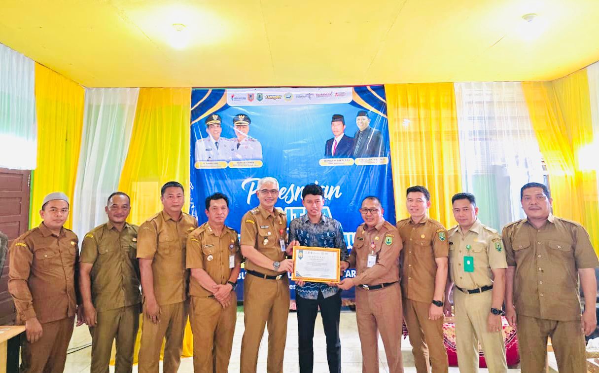 MOMEN:Wabup HSU, Hero Setiawan didampingi Kepala Dinas Kepemudaan, Olahraga dan Pariwisata (Disporapar) HSU, Syaifullah meresmikan Sentra Pemberdayaan Pemuda Desa Jingah Bujur, Kecamatan Haur Gading,