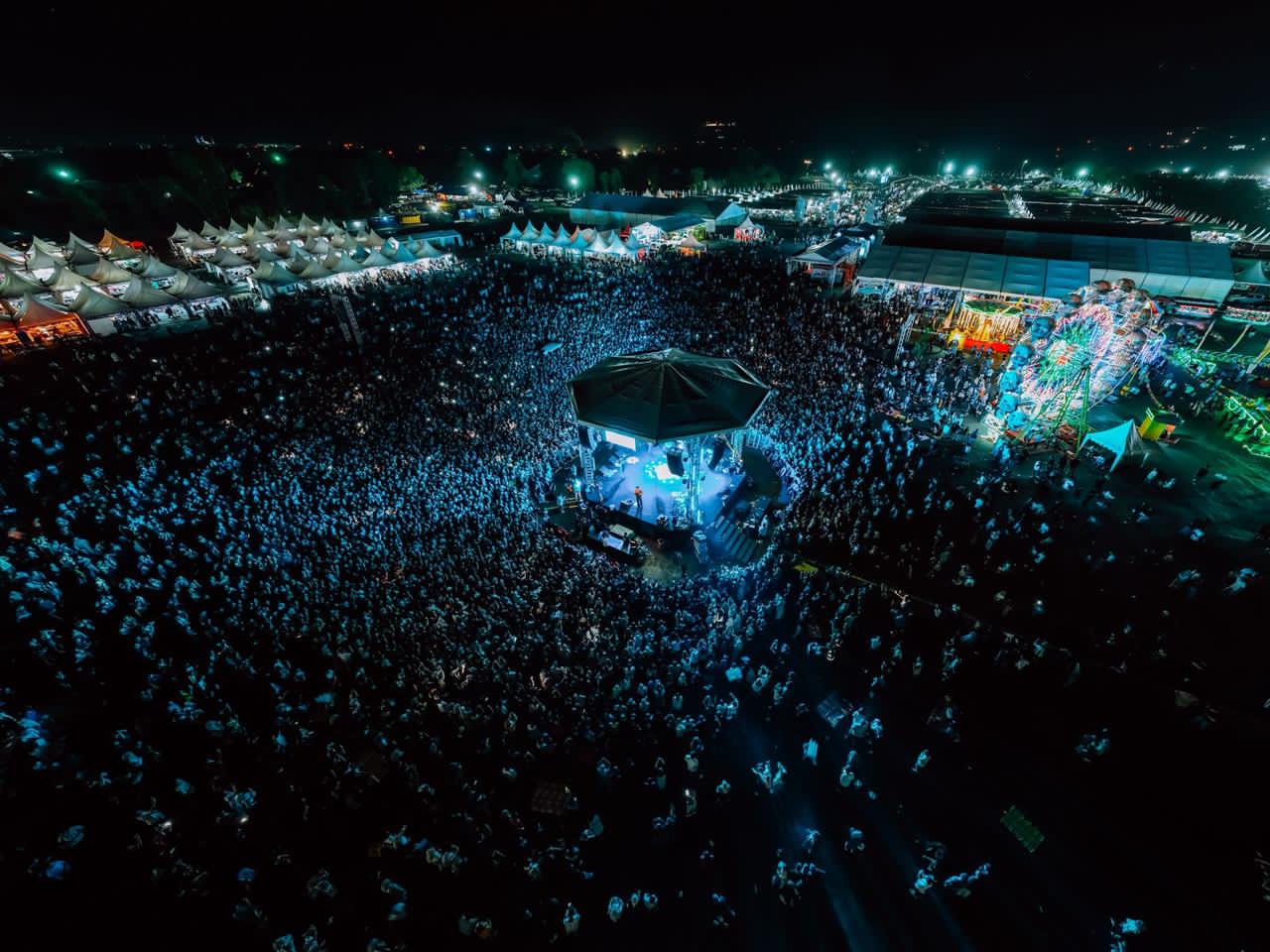 MEGAH:Suasa Batfest 2024. Tahun ini, event ini dijadwalkan pada 27&ndash;31 Desember 2025 di kawasan Jhonlin Pantai Festival, Batulicin, akan kembali mendatangkan artis papan atas lintas genre.