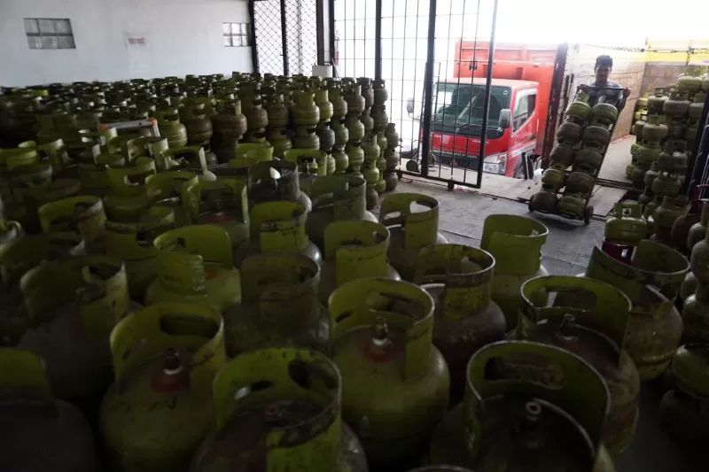 HAK MISKIN: Stok tabung LPG 3 kilogram bersubsidi di salah satu pangkalan di Banjarmasin.