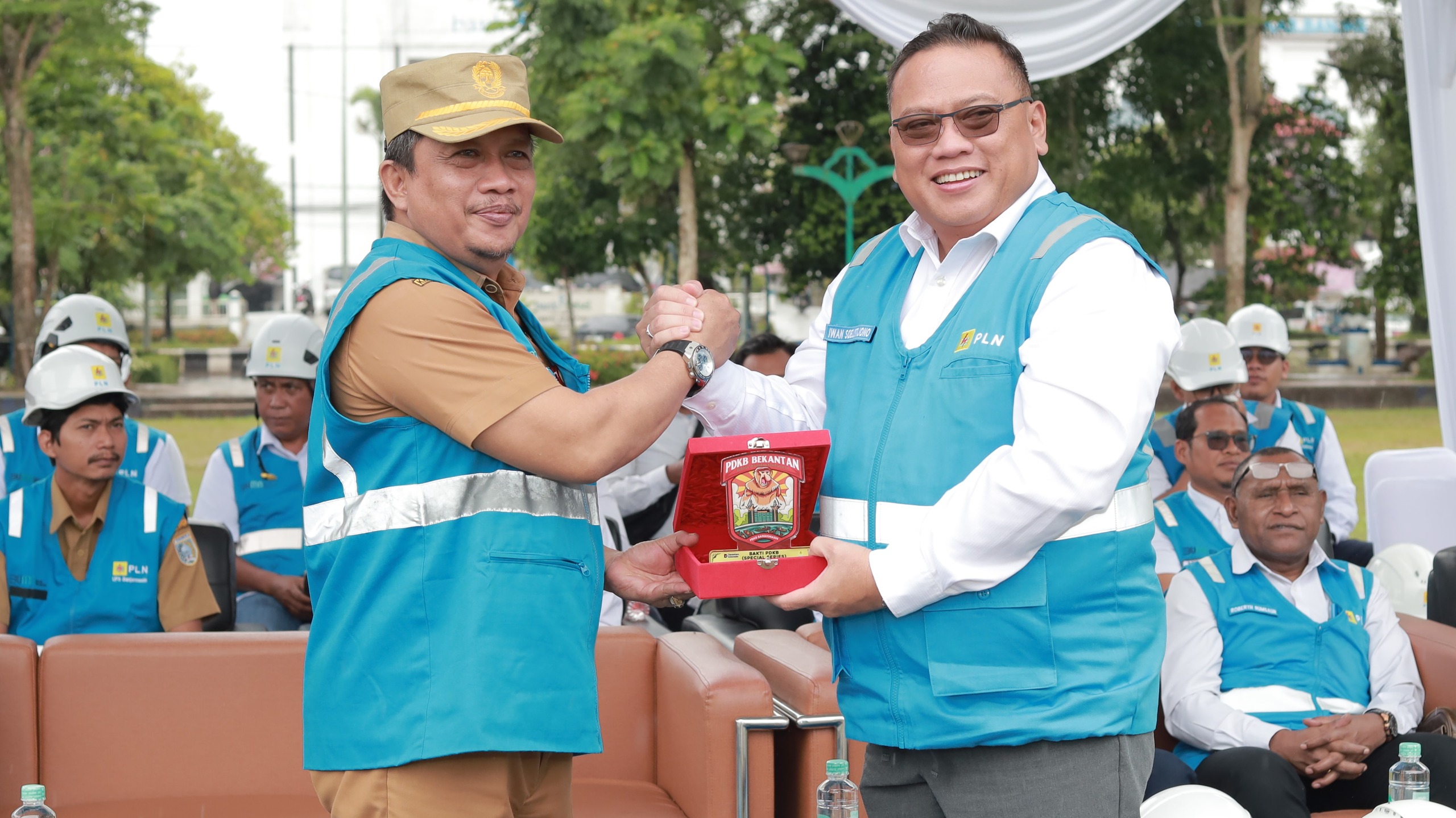 SINERGITAS: GM PLN UID Kalselteng, Iwan Soelistijono memberikan apresiasi kepada Kabupaten Banjar yang mendukung penuh program GAES PDKB untuk meningkatkan keandalan jaringan listrik.