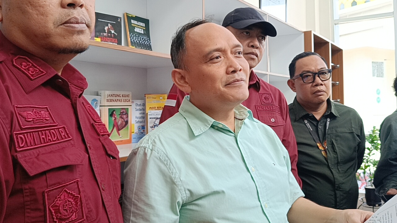 BICARA: Asisten Intelijen Kejati Kalsel, Nana Riana, mengungkapkan hingga saat ini penyidik telah memeriksa sekitar 20 orang saksi.
