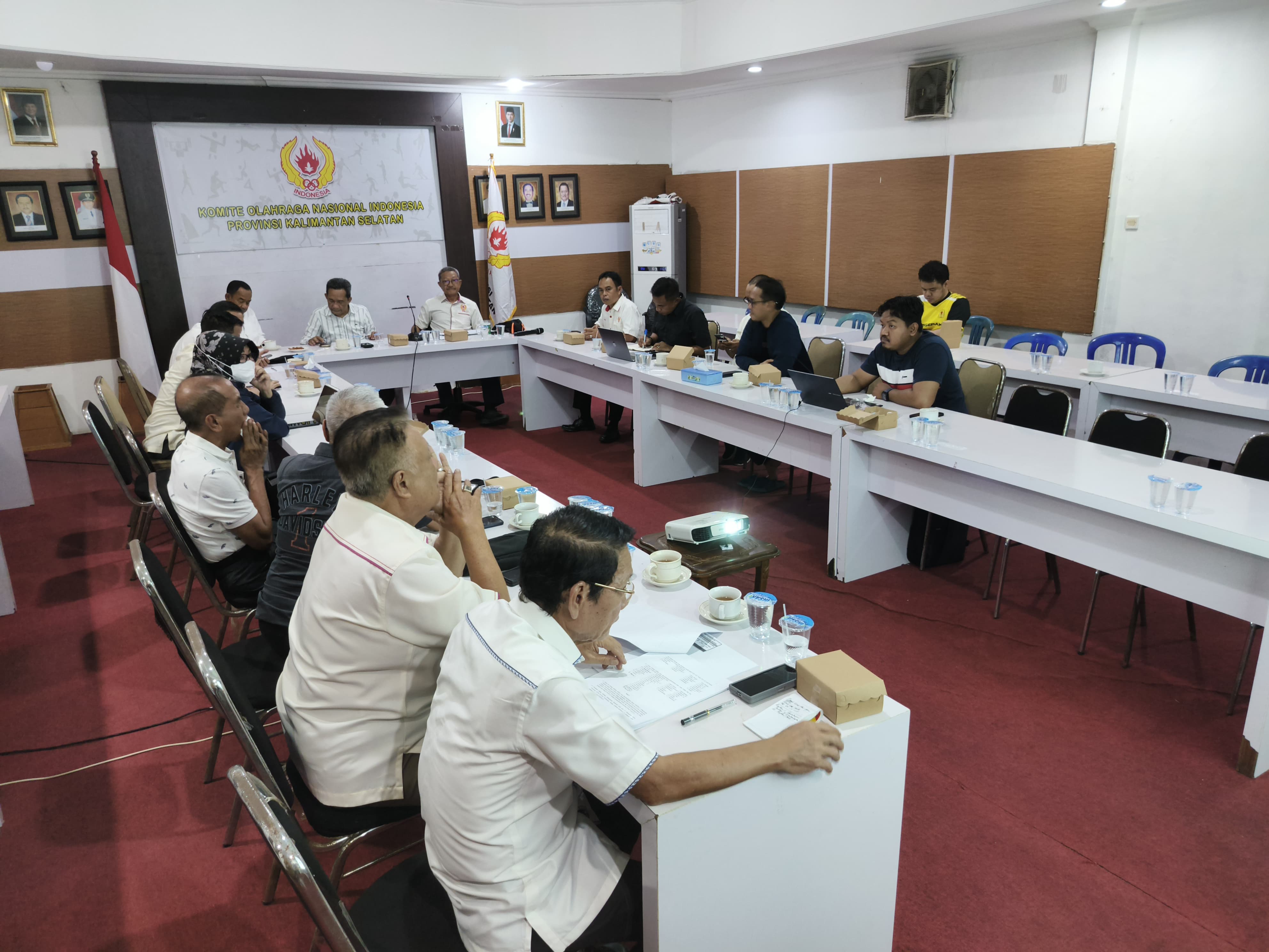 Pengurus KONI Kalimantan Selatan berkoordinasi untuk menambah perpanjangan SK kepengurusan dan persiapan Rakerprov menjelang pelaksanaan Musprov. (M Idris Jian Sidik)