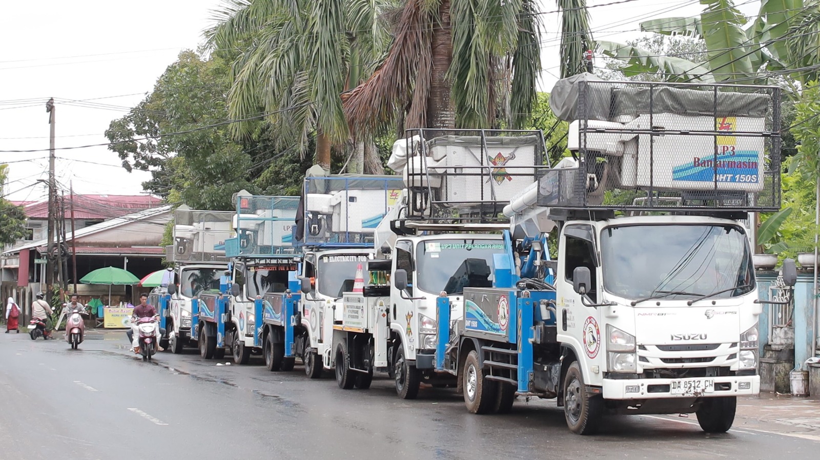 OPERASIONAL:Untuk mendukung reaksi cepat seluruh personel, PLN UID Kalselteng menyiapkan dukungan kendaraan bermotor, diantaranya berupa tujuh unit mobil crane.