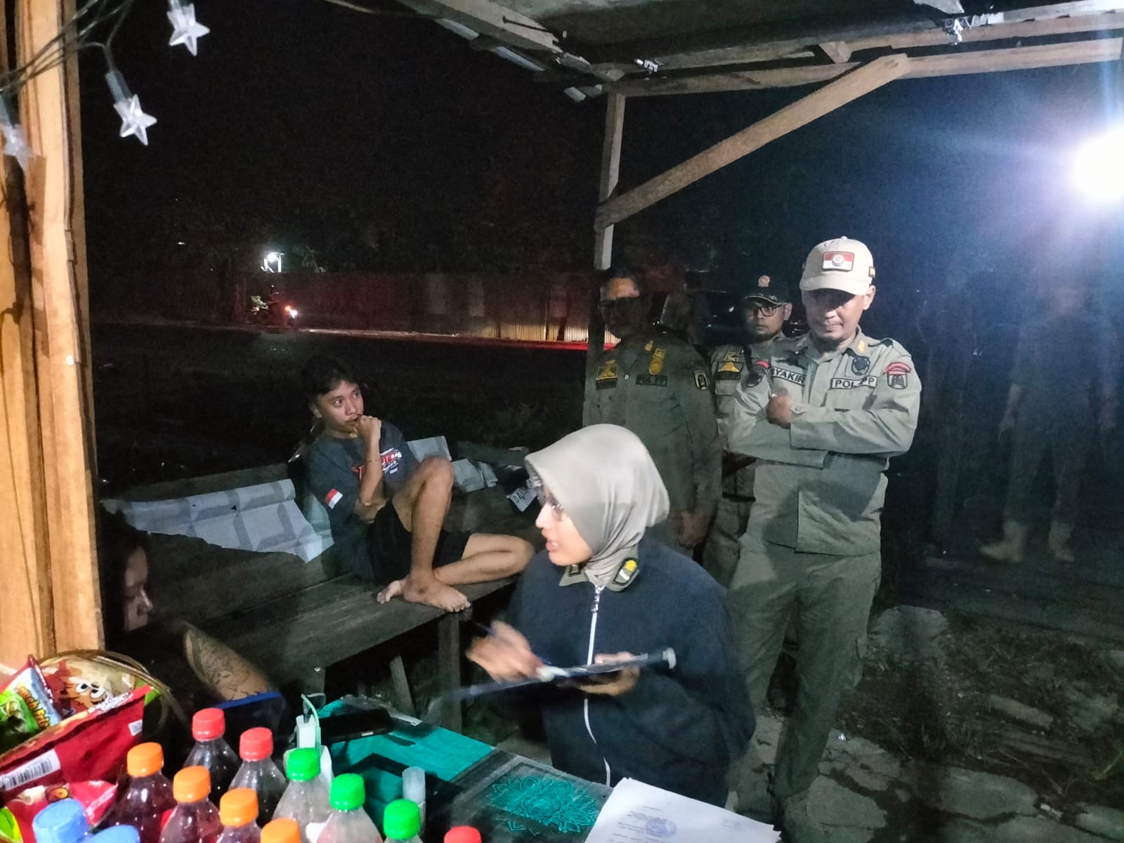 Satpol PP Banjarbaru memberikan tenggat satu pekan untuk pengosongan warung remang-remang di kawasan LIK Liang Anggang.