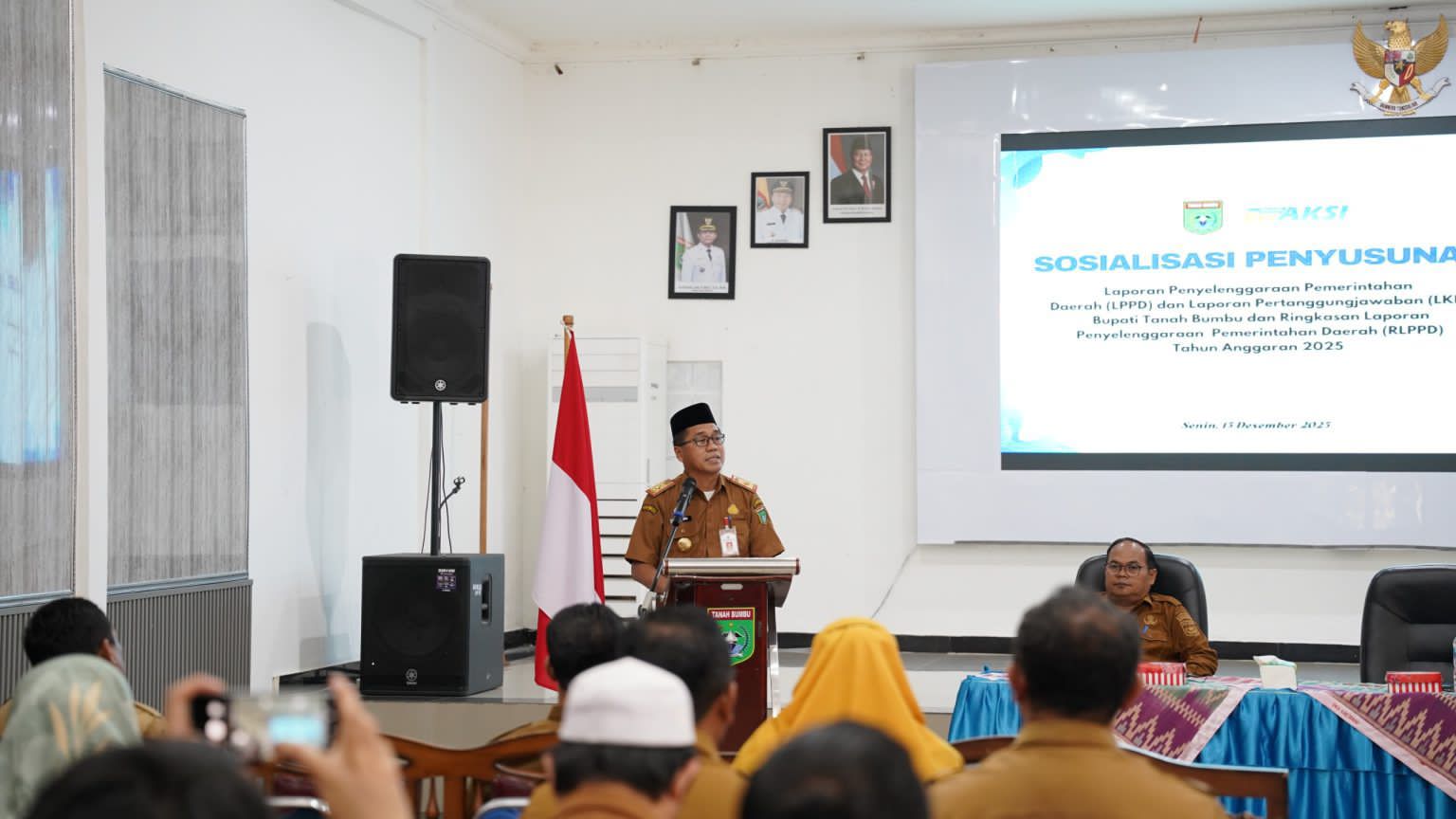 SAMBUTAN: Asisten Administrasi Umum Setda Tanah Bumbu M. Yamani menyampaikan sambutan pada Sosialisasi Penyusunan LPPD, LKPJ, dan RLPPD Tahun Anggaran 2025 di Batulicin.
