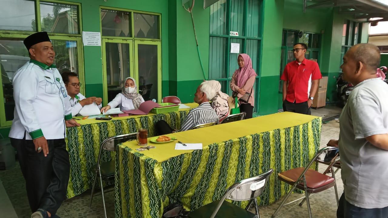 KUOTA NAIK DRASTIS: Calon Jemaah Haji Banjarmasin melakukan pemeriksaan kesehatan.