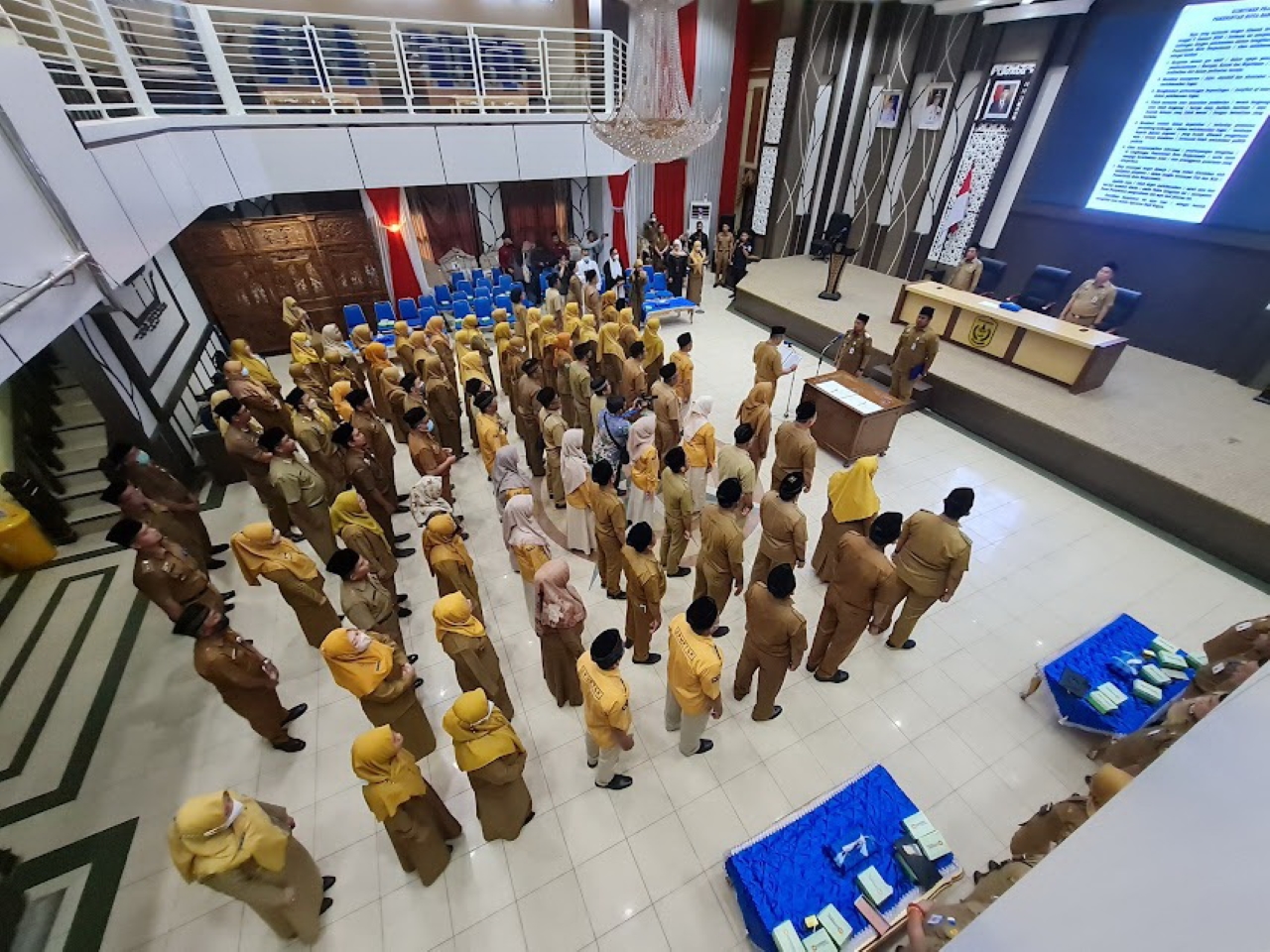 ABDI NEGARA: ASN Pemko Banjarmasin berbaris di Aula Kayuh Baimbai, Balai Kota Banjarmasin.