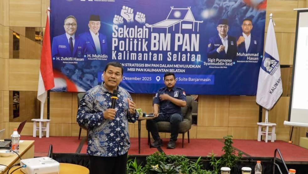 Dr. Taufik Arbain, M.Si, dosen Fakultas Ilmu Sosial dan Ilmu Politik Universitas Lambung Mangkurat (ULM) saat berbicara di acara sekolah politik BM PAN Kalsel