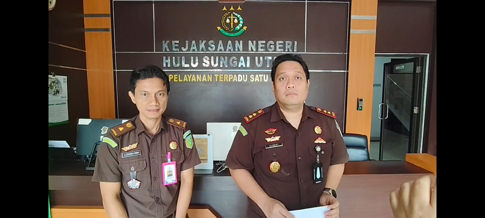 MENCUAT: Kajari HSU Albertinus P Napitupulu diduga ikut diamankan KPK dalam OTT di Kota Amuntai, HSU.