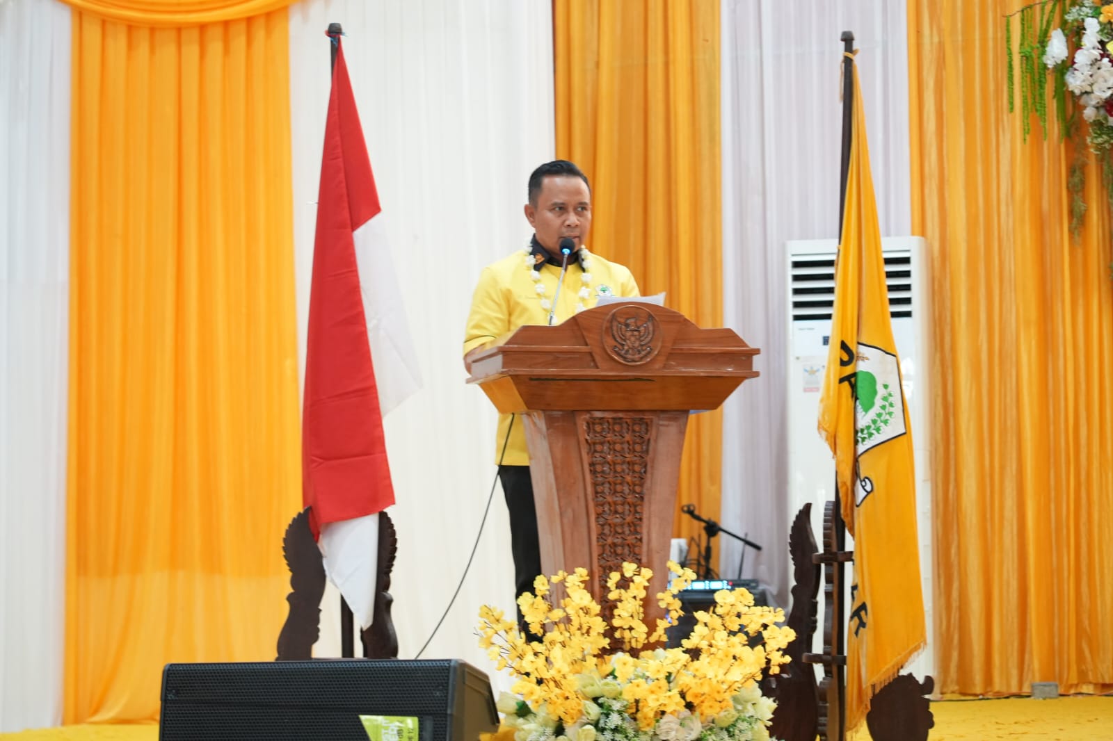SAMBUTAN: Ketua DPD Golkar Tapin H Yamani menargetkan partainya bisa meraih 50 persen plus 1 kursi di DPRD Tapin.