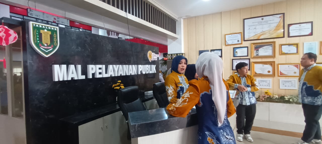MPP TABALONG: Pusat pelayanan masyarakat di Tabalong yang cukup ramai dikunjungi.