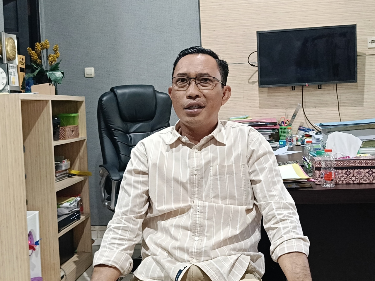 KETERANGAN: Sekda Banjarbaru Sirajoni saat memberikan keterangan terkait kasus mantan Bendahara Dinas Kesehatan.