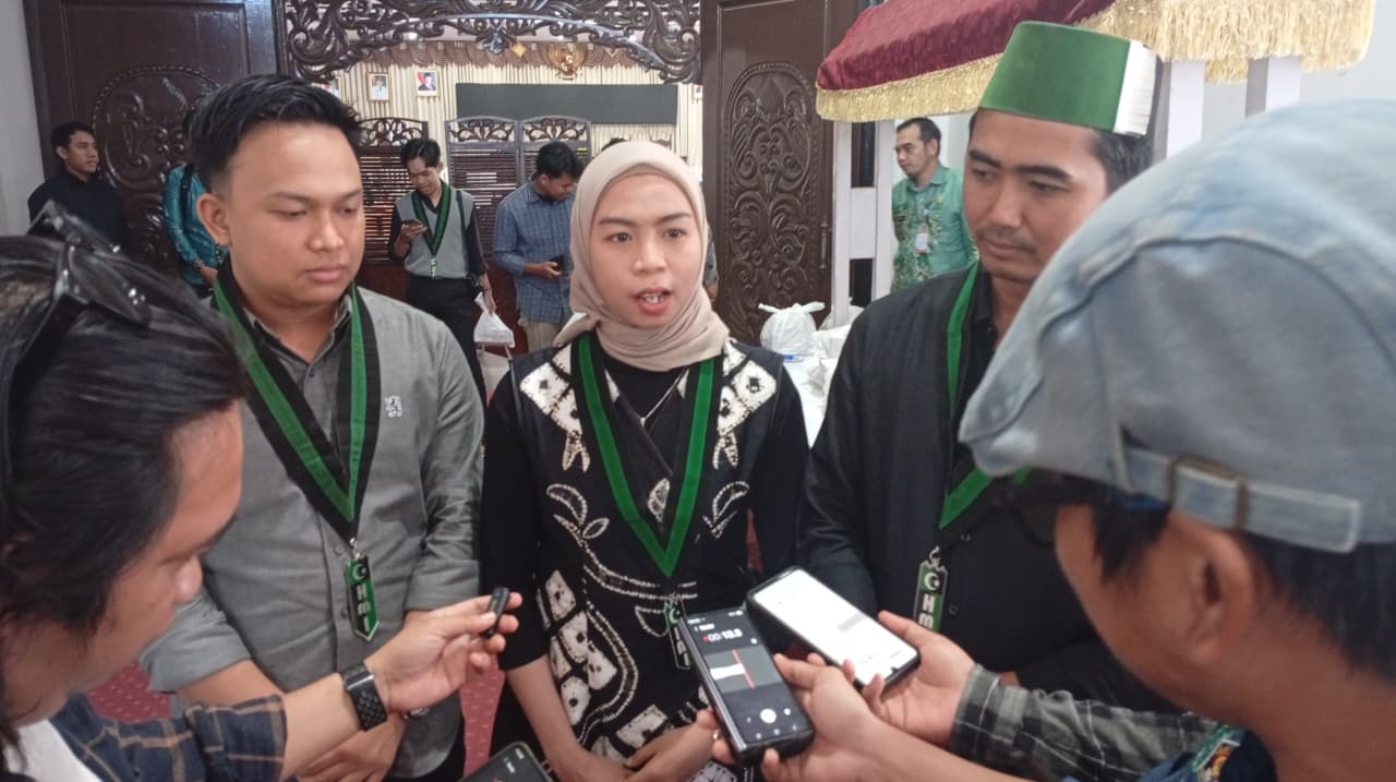 ASPIRASI: HMI Cabang Kandangan menyampaikan aspirasi warga terkait limbah tambang ke Komisi III DPRD HSS.