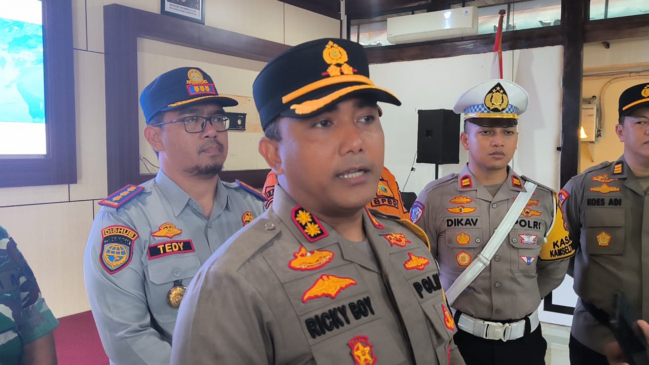 UNGKAP: Kapolres Tanah Laut (Tala) AKBP Ricky Boy Siallagan saat mengungkapkan perkembangan perbaikan Jembatan Batang Banyu I.