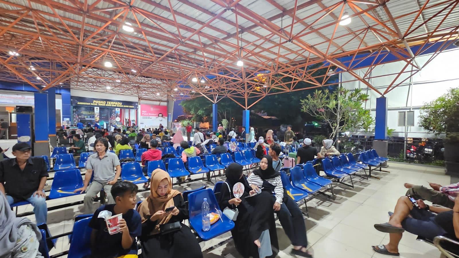 JELANG NATARU:Suasana terminal penumpang di Pelabuhan Trisakti Banjarmasin.