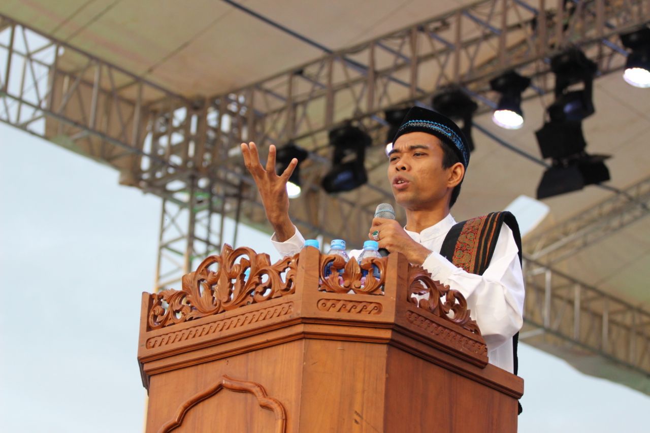 HADIR LAGI: Ustaz Abdul Somad tausiah di Batulicin, Kabupaten Tanah Bumbu, beberapa waktu lalu. Kali ini akan hadir dalam rangka Isra Mikraj dan Haul Guru Sekumpul di Masjid Agung Al-Falah.