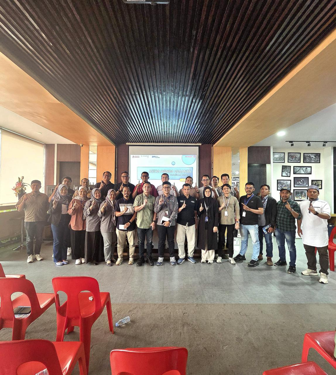 MOMEN: Pimpinan dan perwakilan karyawan Astra Group mengikuti sosialisasi program ASTRAVAGANZA AHM di Kantor Main Dealer Honda TRIO MOTOR Banjarmasin, Selasa (16/12/2025).