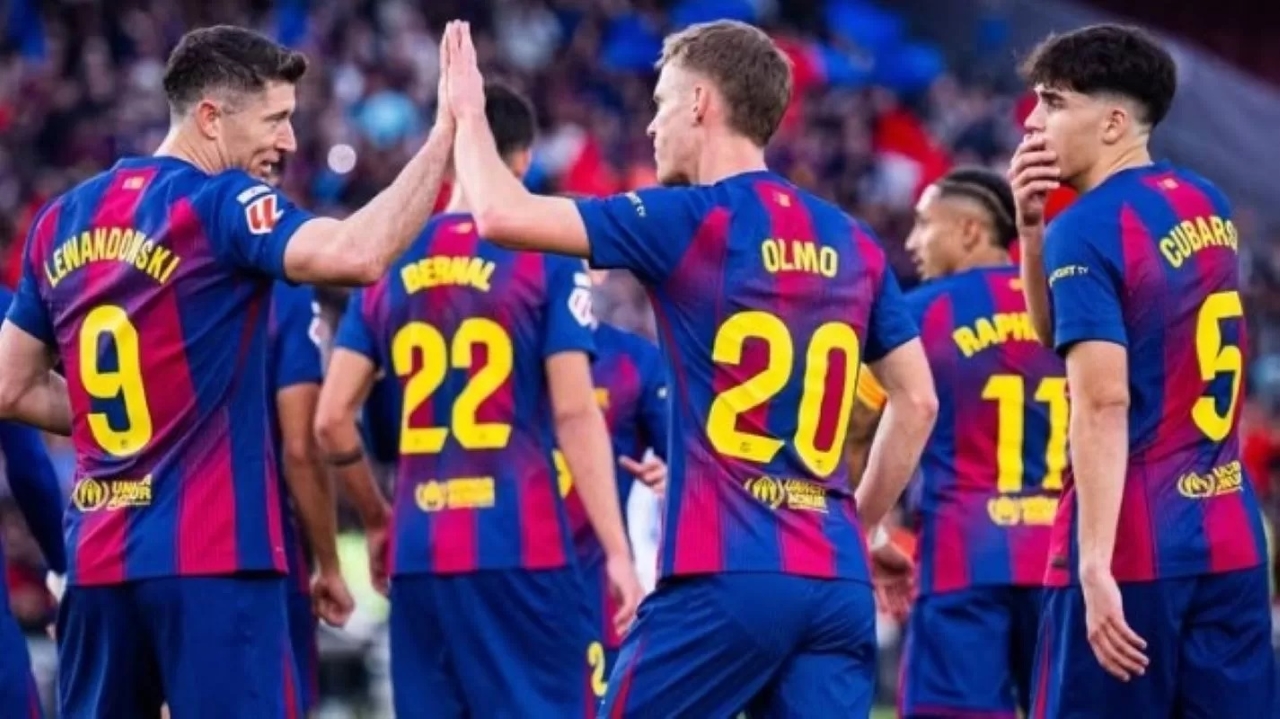 MENJAUH: Barcelona kembali menjauhi Real Madrid di pucuk klasemen Liga Spanyol usai menang 0-2 atas Villarreal, Minggu (21/12). (ig @fcbarcelona)