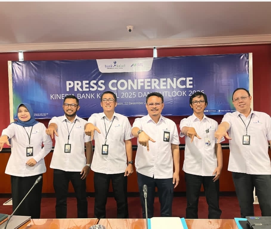 DUKUNG:Direktur Utama Bank Kalsel, Facrudin didampingi Komisaris Utama dan juga direksi Bank Kalsel lainnya.