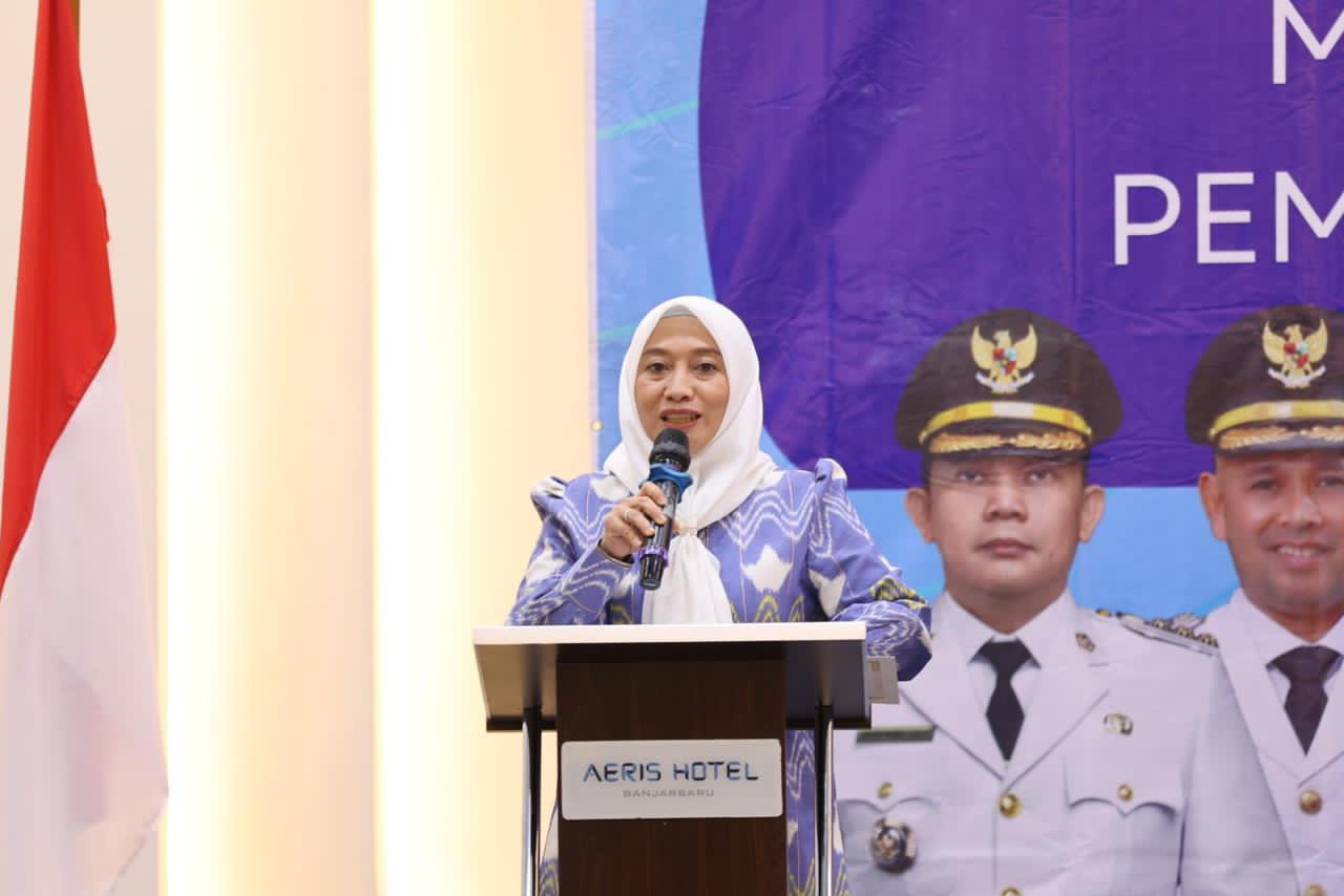 SAMBUTAN:Sekda Kabupaten Tanah Bumbu, Yulian Herawati menyampaikan sambutan saat pembukaan Bimtek Manajemen Risiko Sektor Publik Pemkab Tanah Bumbu Tahun 2025 di Banjarbaru.