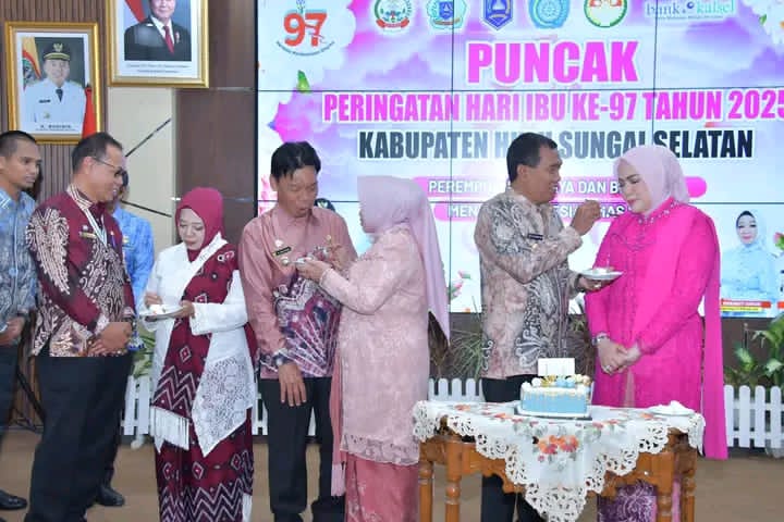 HARI IBU:PEMKAB HSS gelar Puncak Peringatan Hari Ibu Ke-97 di Pendopo Bupati HSS, Rabu (23/12/2025).