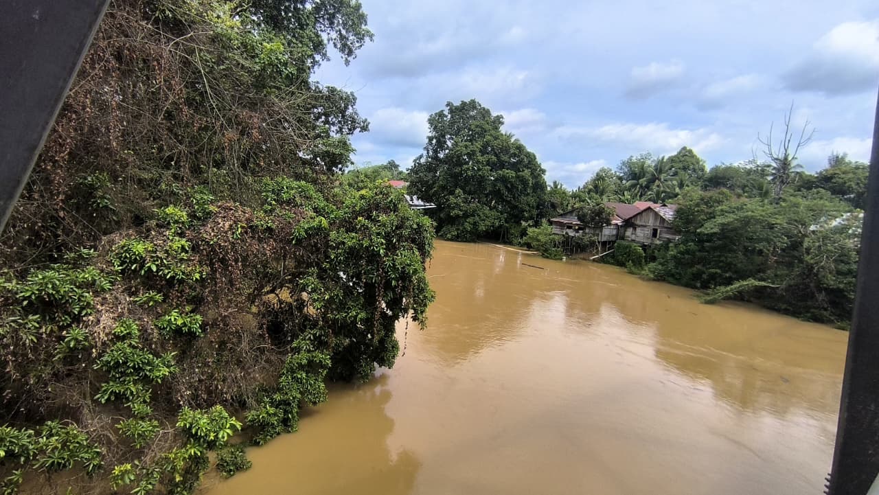 WASPADA: Sungai Balangan di Lampihong tercatat berada pada level waspada dengan ketinggian 4,8 meter, Selasa (23/12).