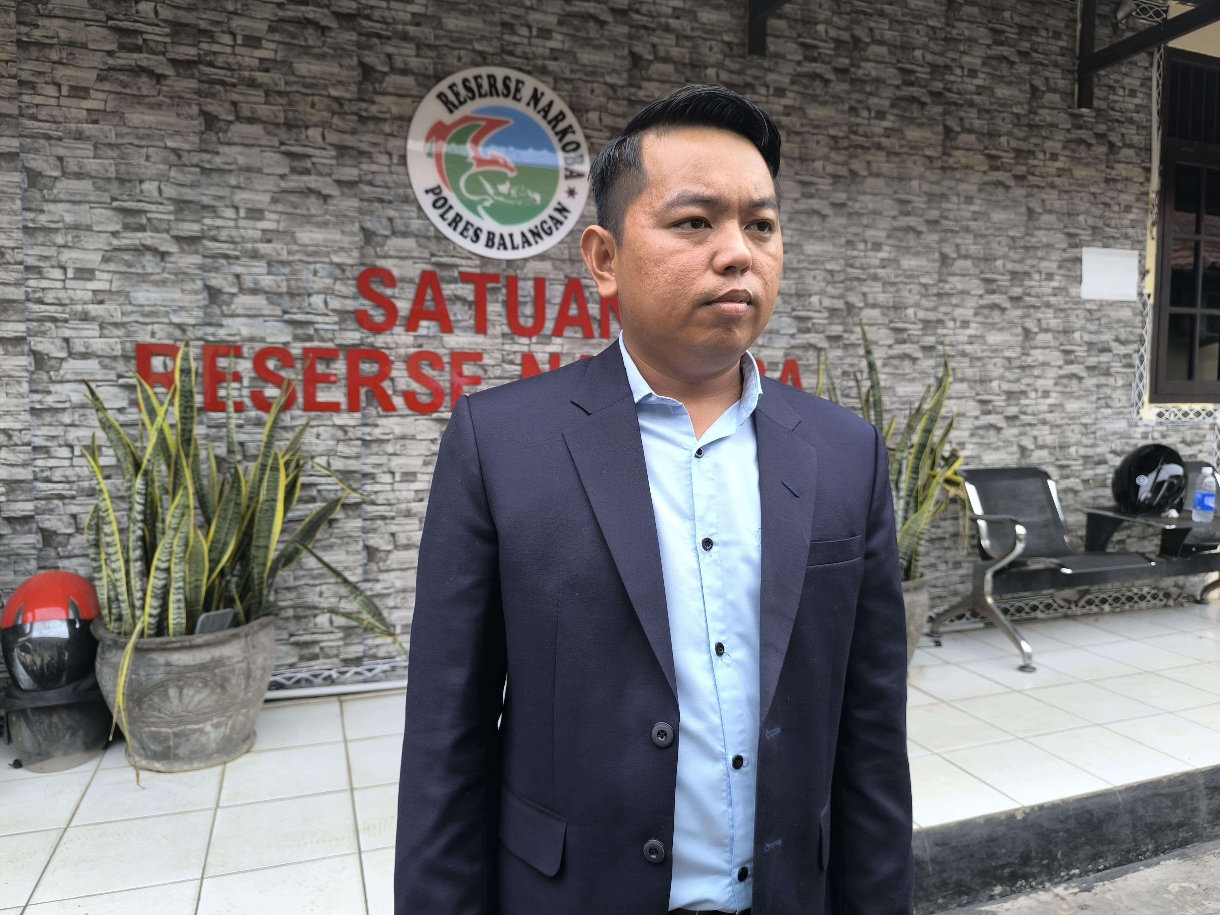 MENJELASKAN: Kuasa hukum Fazar Bungas, Haris, memberikan keterangan terkait kondisi psikologis kliennya di tengah proses hukum yang berjalan.