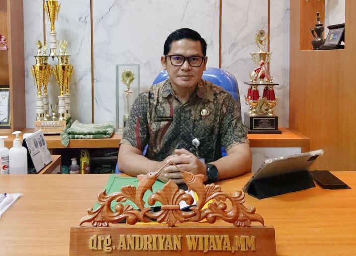 KLARIFIKASI: Direktur Rumah Sakit Umum Daerah (RSUD) Pangeran Jaya Sumitra (PJS) Kotabaru drg Andriyan Wijaya. Foto: Andriyan Wijaya untuk Radar Banjarmasin.